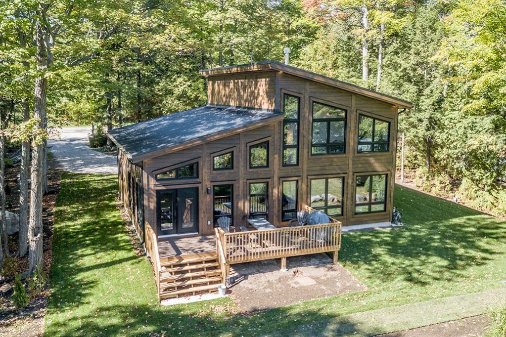 peek-a-boo-exterior-2