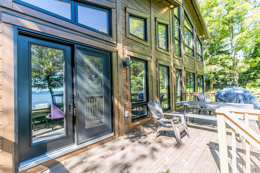 peek-a-boo-exterior-3