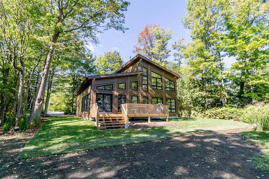 peek-a-boo-exterior-4