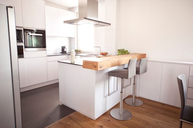 Pros and Cons of a Kitchen Island Pros and Cons of a Kitchen Island